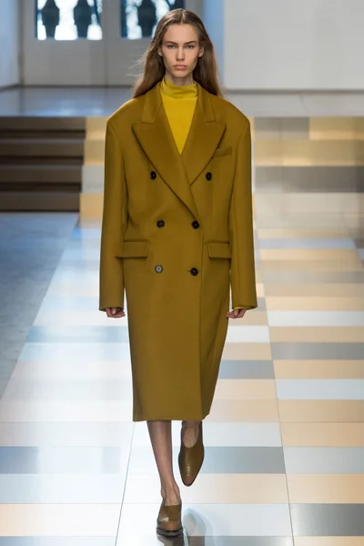 Look 24